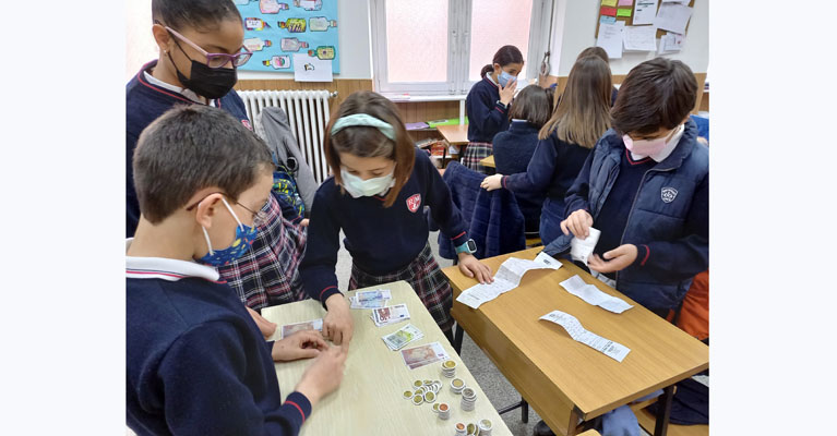 Los alumnos y alumnas de cuarto de primaria de Colegio Rafaela María de Valladolid aprenden jugando.