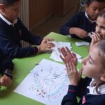 Los alumnos y alumnas de quinto de primaria del Colegio Rafaela María de Valladolid están trabajando la Edad Media con un juego de mesa que han elaborado.